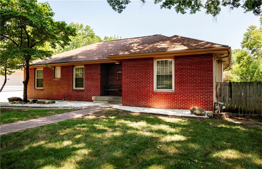 Photo 3 of 600 E Linwood Terrace