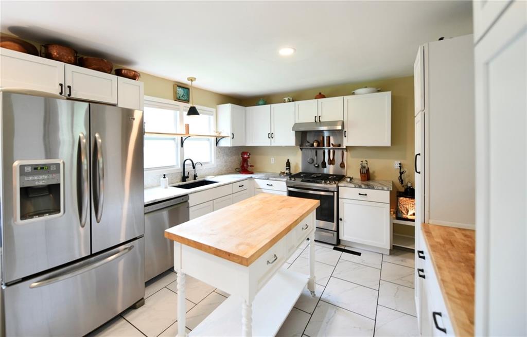 Photo 4 of 302 SE Corder Street