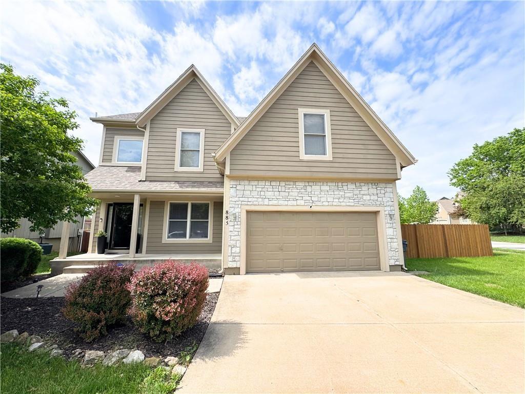 Photo of 883 S Clearwater Creek Drive in Olathe, KS