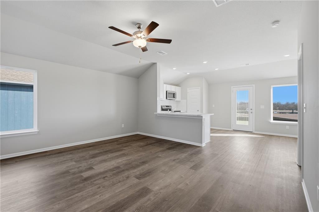 Photo 6 of 834 N Pear Street