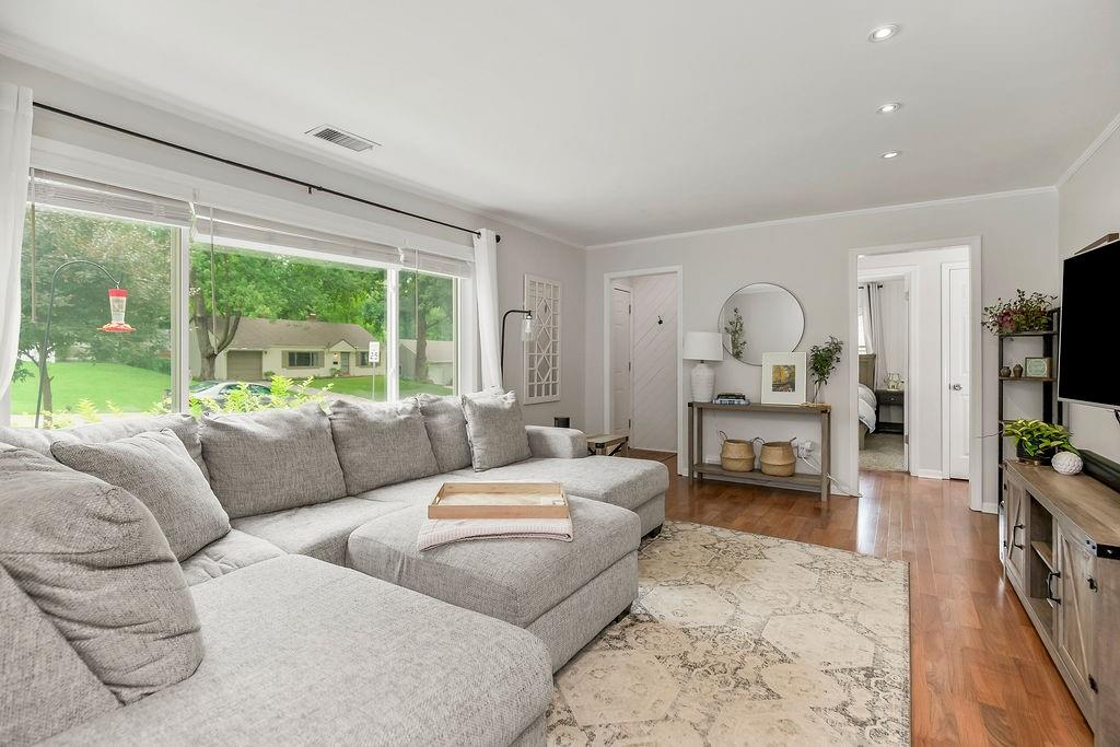 Photo 6 of 2613 W 76th Street