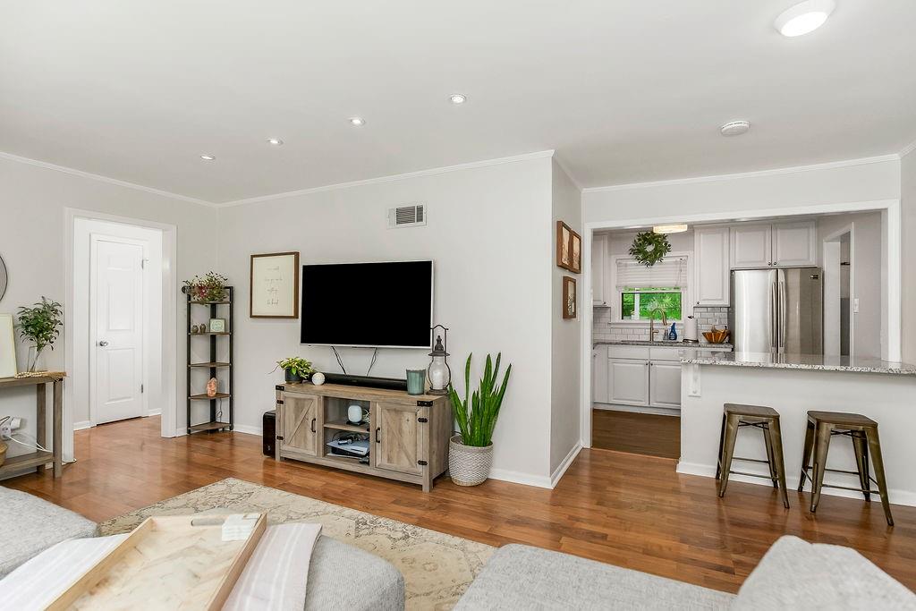 Photo 7 of 2613 W 76th Street