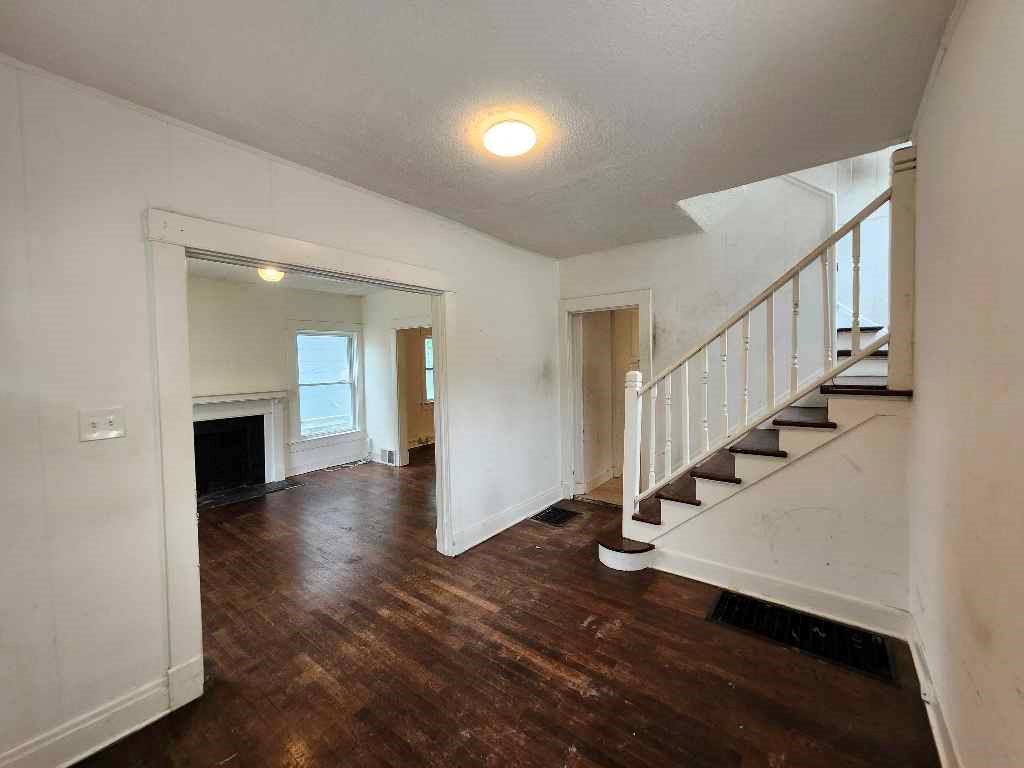 Photo 3 of 3426 Park Avenue