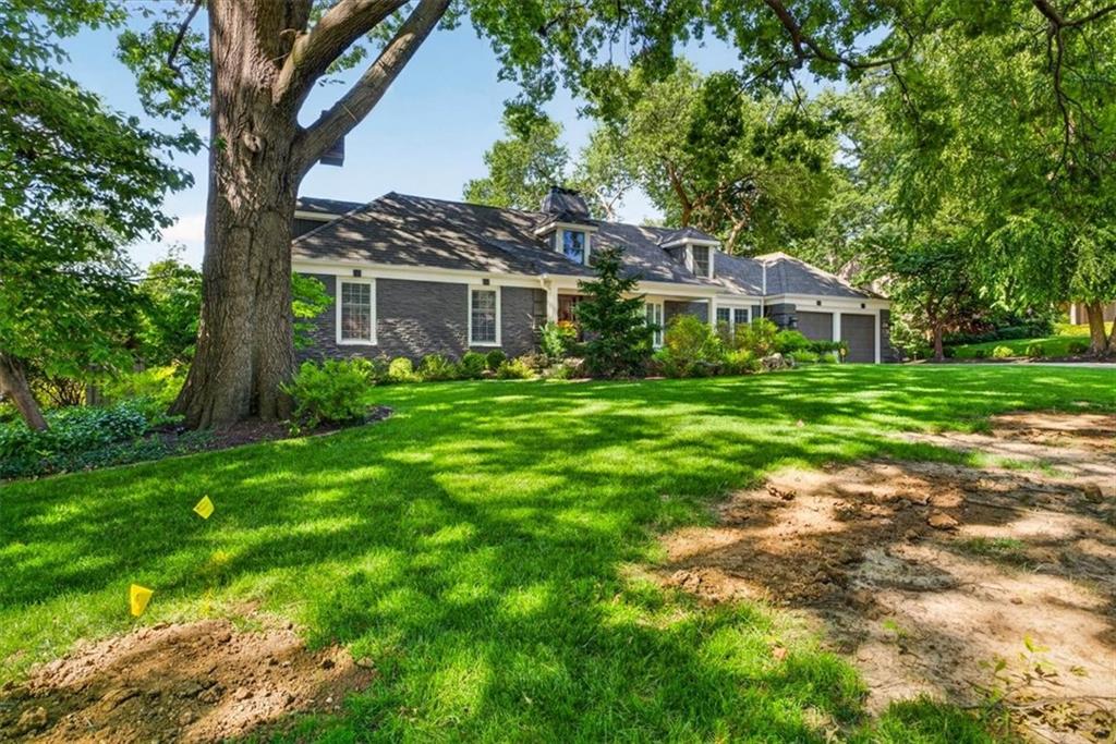Photo 3 of 2800 W 68th Street