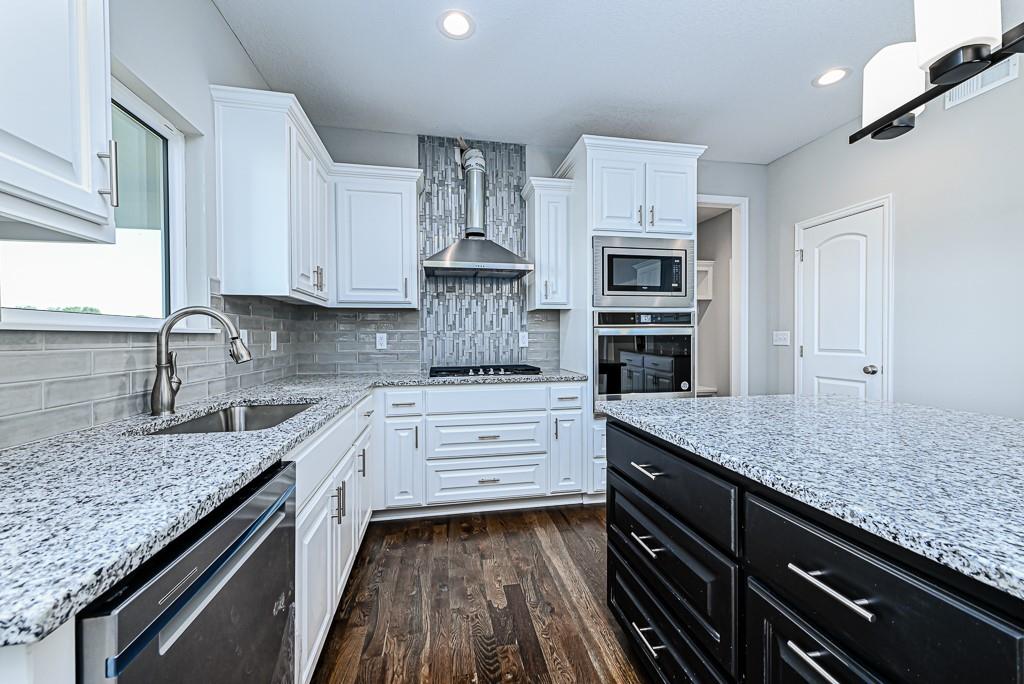 Photo 4 of 15635 Austin Court