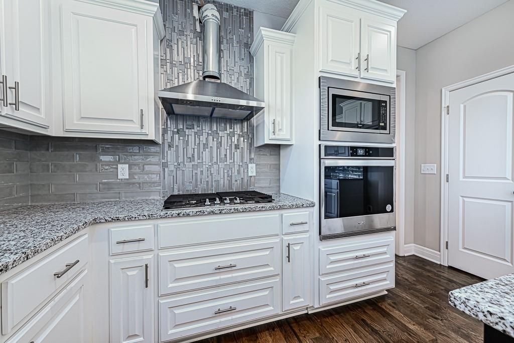 Photo 5 of 15635 Austin Court