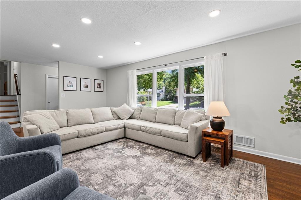 Photo 3 of 8802 Belleview Avenue