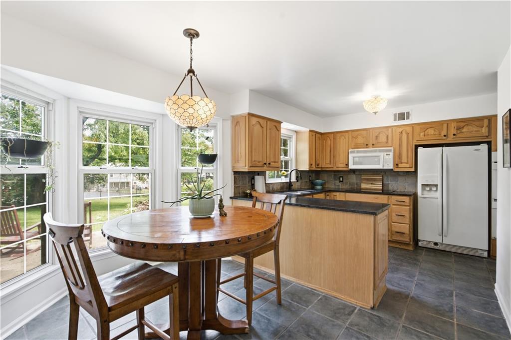 Photo 3 of 12739 Overbrook Road