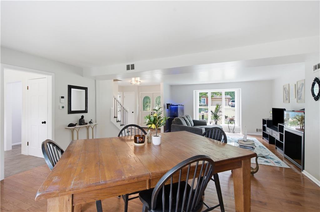 Photo 4 of 12739 Overbrook Road
