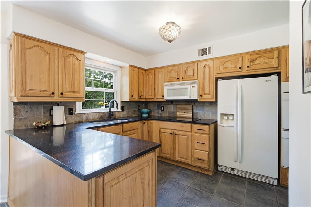 Photo 5 of 12739 Overbrook Road