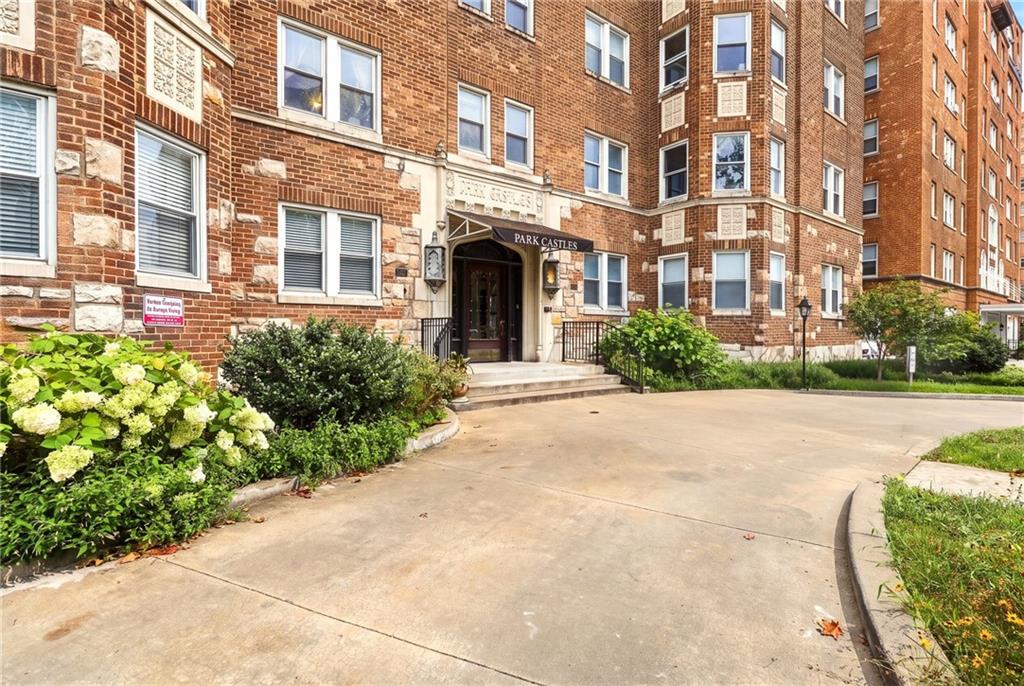 Photo of 309 E Emanuel Cleaver Boulevard #404