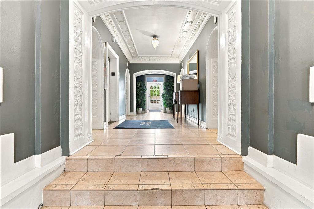 Photo 2 of 309 E Emanuel Cleaver Boulevard #404