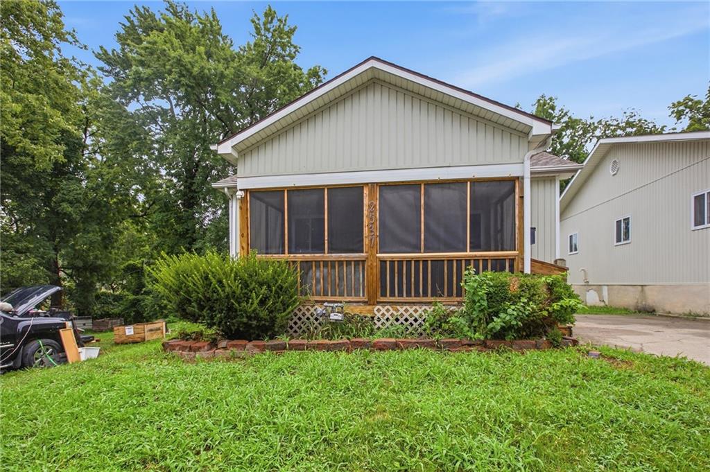 Photo 2 of 2537 Elmwood Avenue