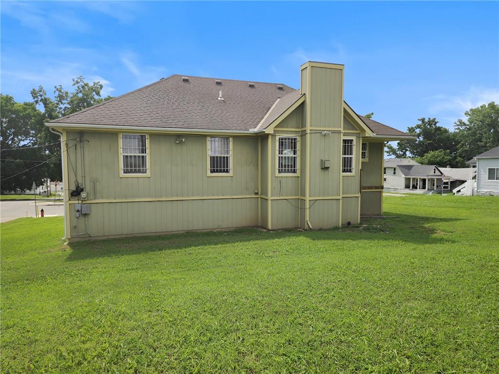 Photo 3 of 2035 Montgall Avenue
