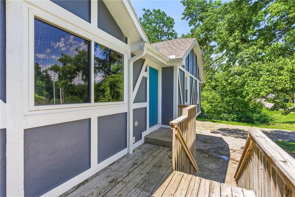Photo 5 of 4211 Leavenworth Road