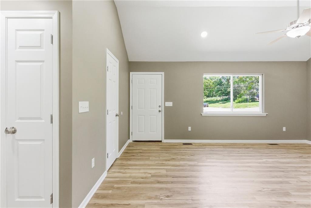 Photo 6 of 4211 Leavenworth Road