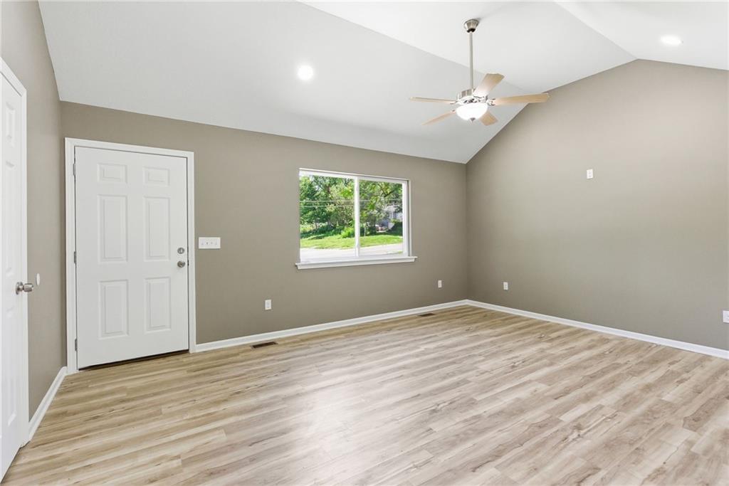 Photo 7 of 4211 Leavenworth Road