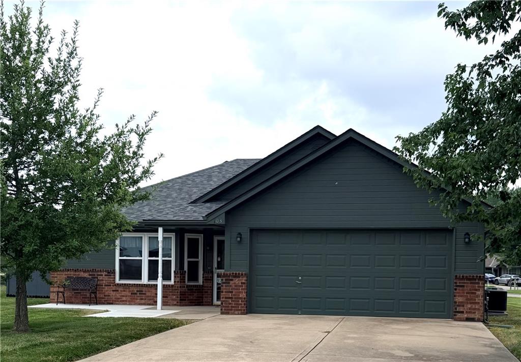 Photo of 103 Blue Branch Circle in Grain Valley, MO