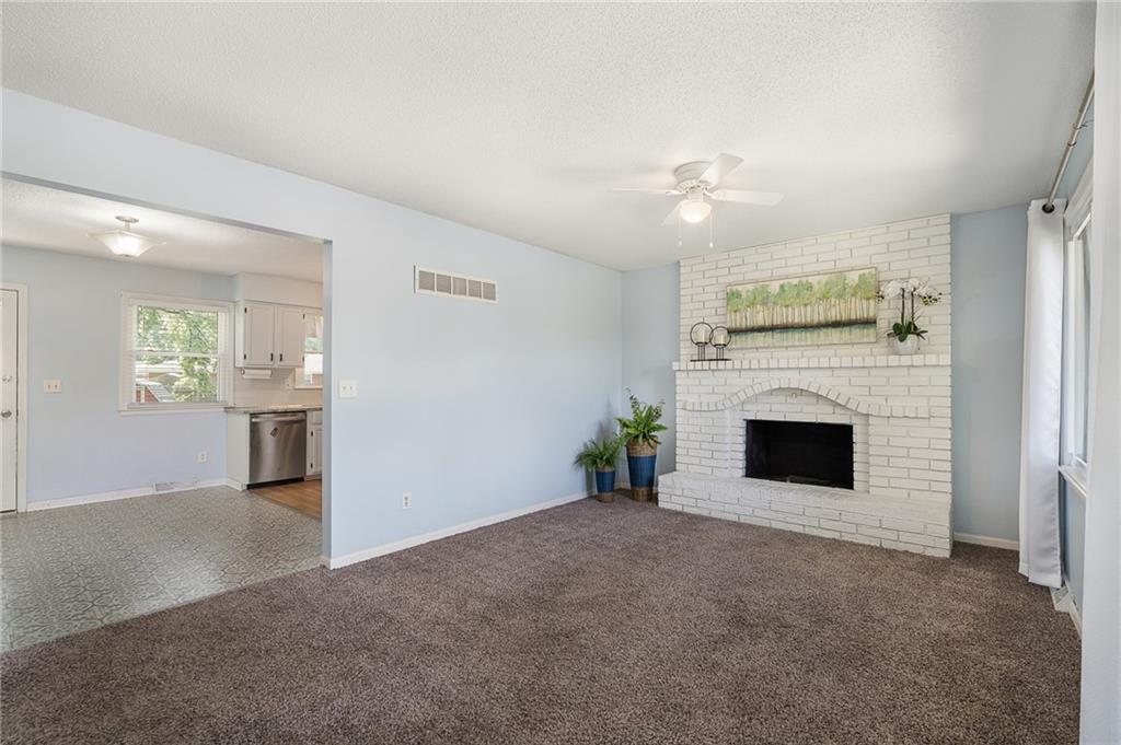 Photo 2 of 118 E Walnut Street