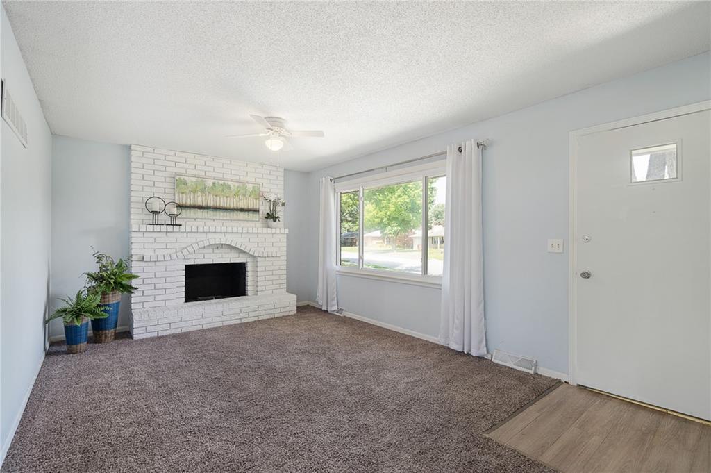 Photo 3 of 118 E Walnut Street