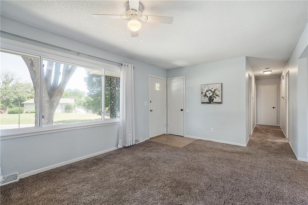 Photo 4 of 118 E Walnut Street
