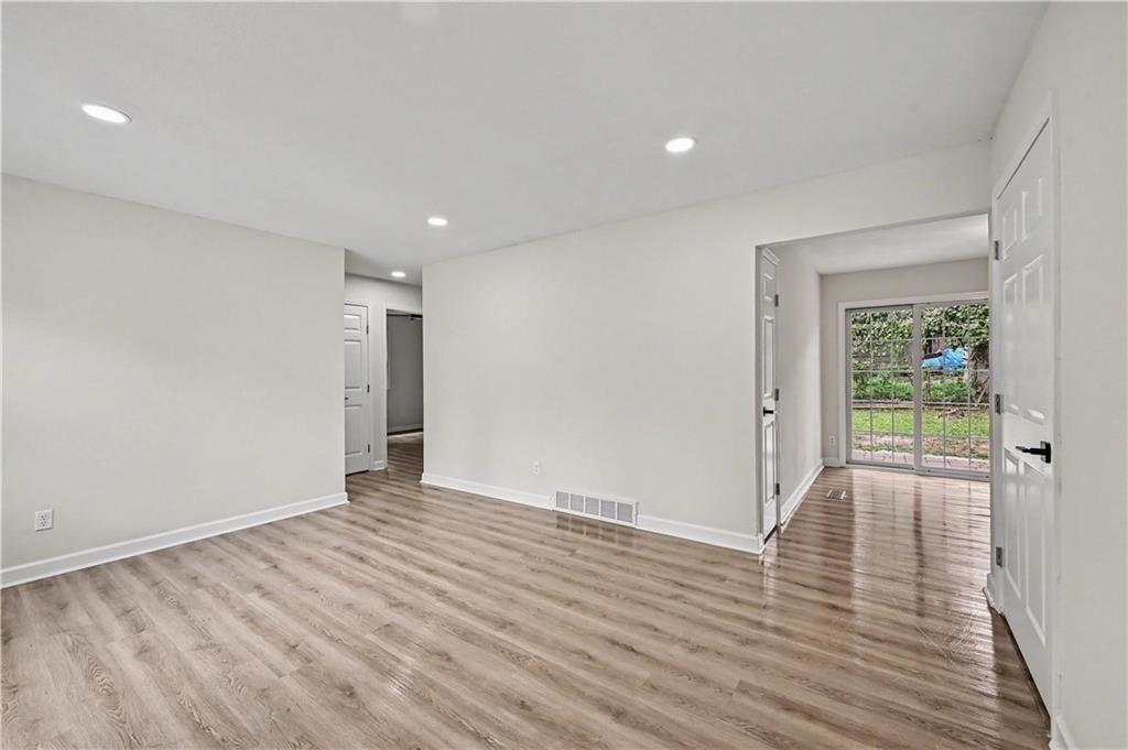 Photo 4 of 6132 Haskell Avenue