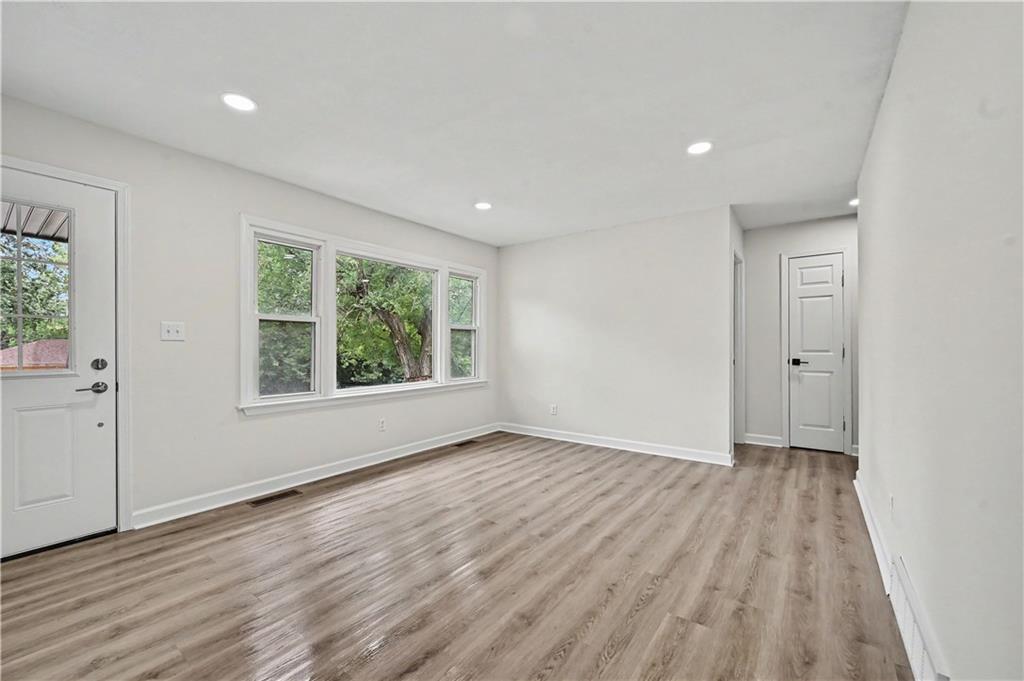 Photo 5 of 6132 Haskell Avenue