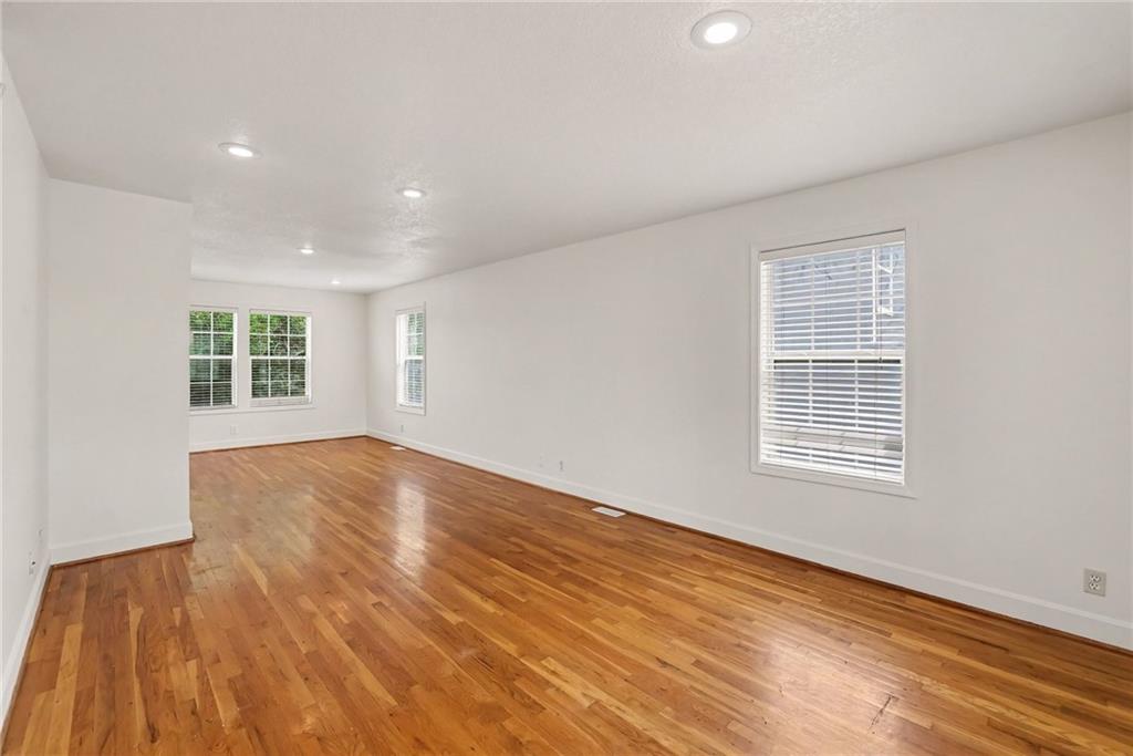 Photo 4 of 1112 E 81st Street