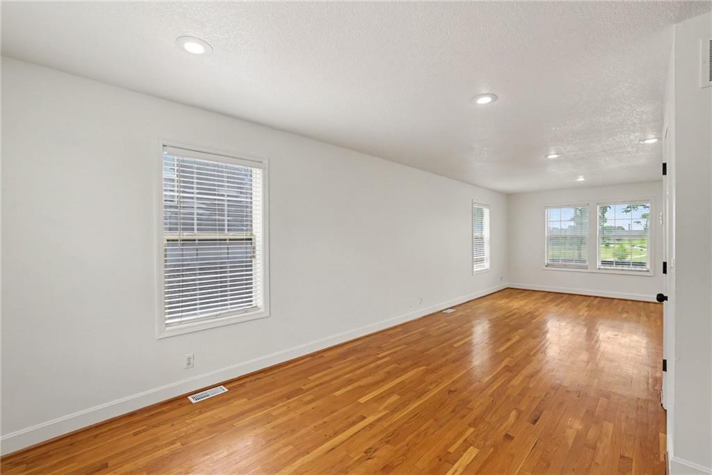 Photo 6 of 1112 E 81st Street