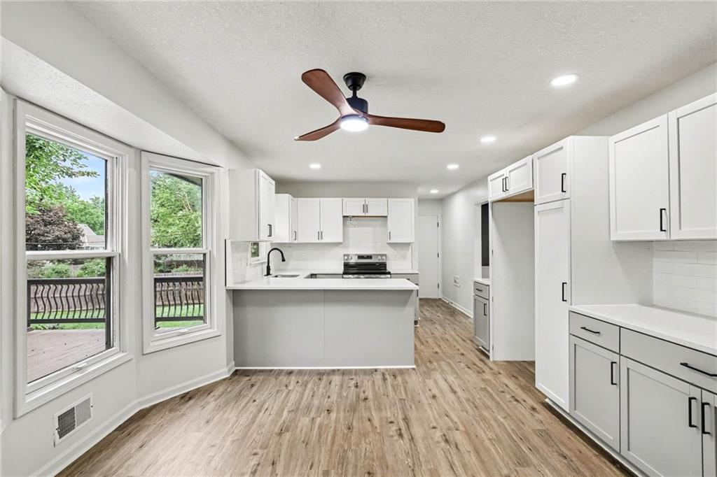 Photo 6 of 300 N Woodson Drive