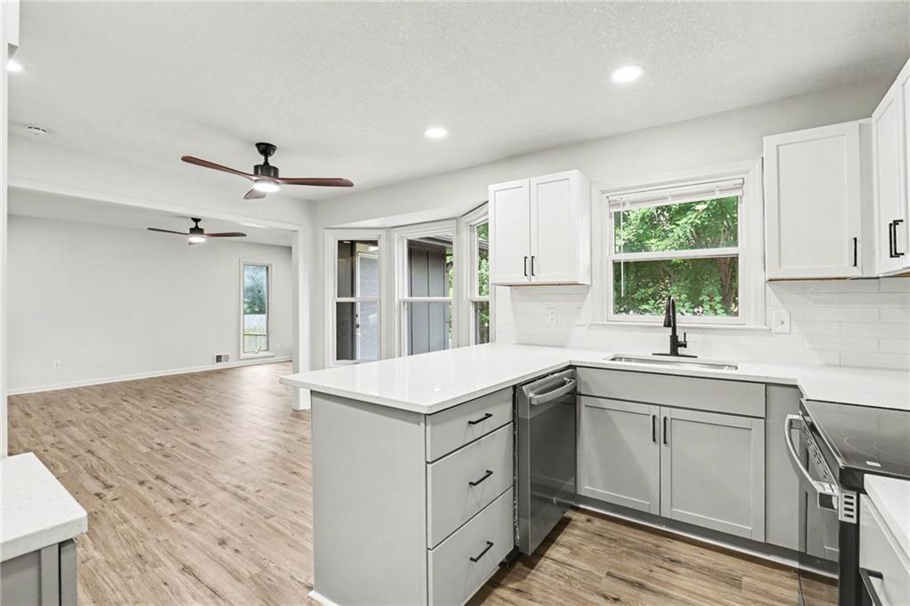 Photo 7 of 300 N Woodson Drive