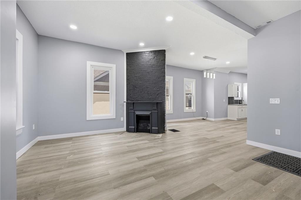 Photo 5 of 17 N 15th Street