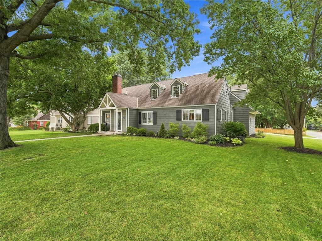 Photo 4 of 2625 W 50th Street