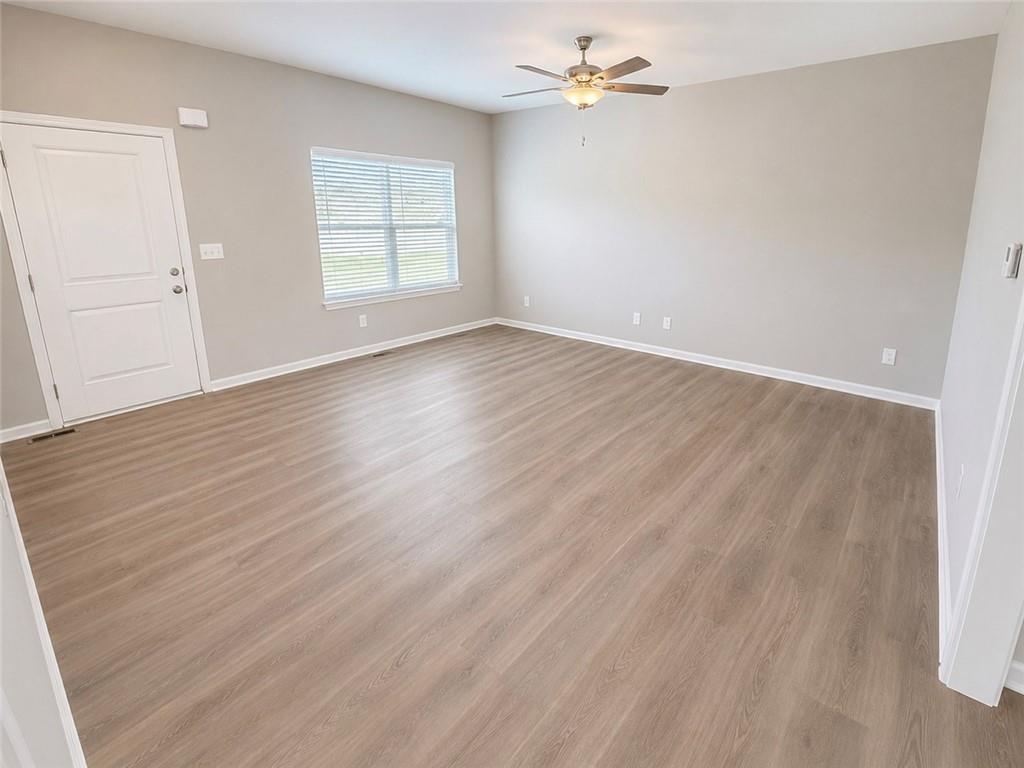 Photo 3 of 910 SW Pintail Drive