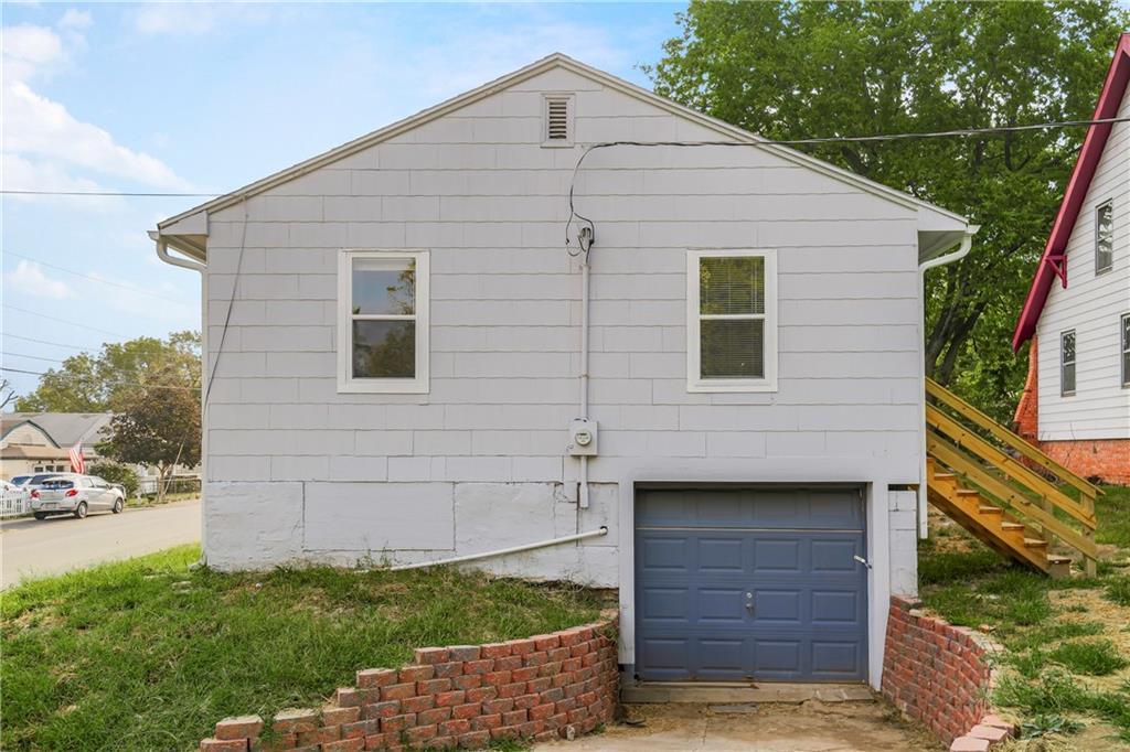 Photo 4 of 7900 CHESTNUT Avenue