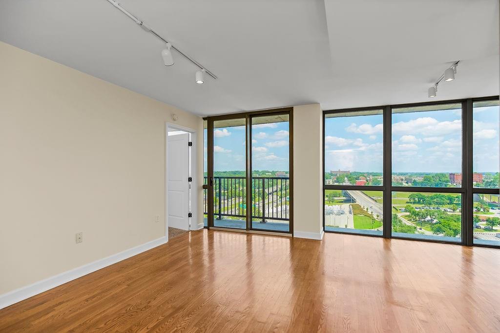 Photo 4 of 600 E Admiral Boulevard #1604