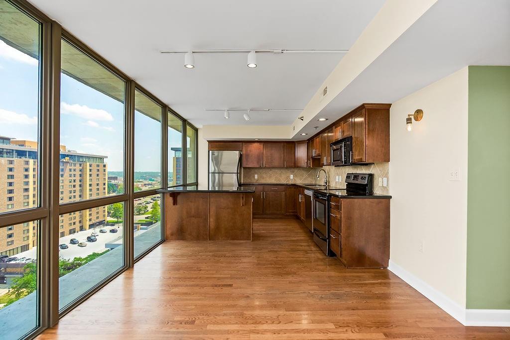 Photo 7 of 600 E Admiral Boulevard #1604