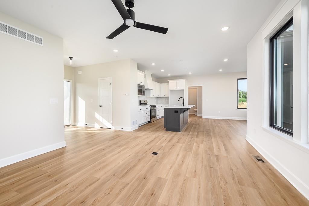 Photo 4 of 1627 N 156th Street