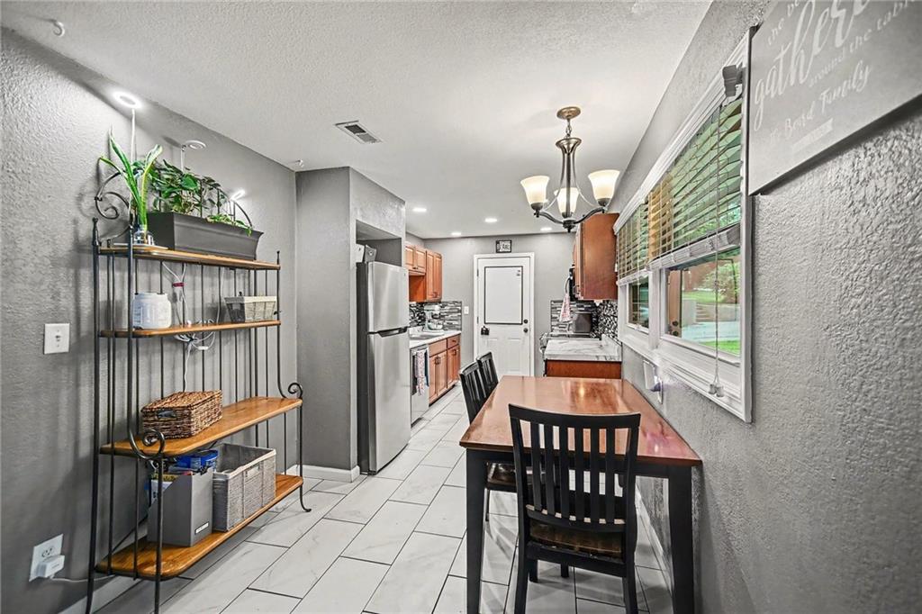 Photo 5 of 3626 N LISTER Avenue