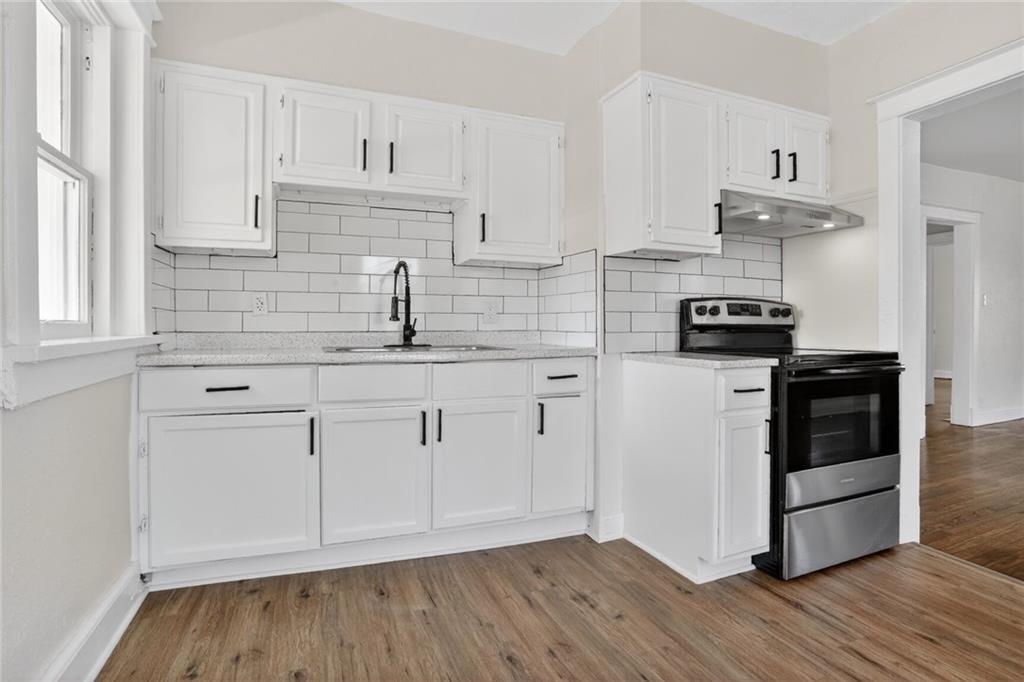 Photo 4 of 4121 E 56th Street