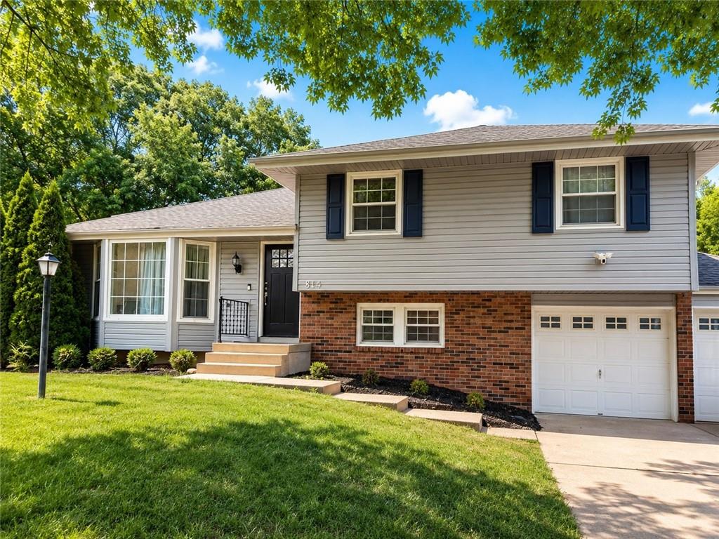 Photo of 814 NE Mulberry Street in Lee's Summit, MO