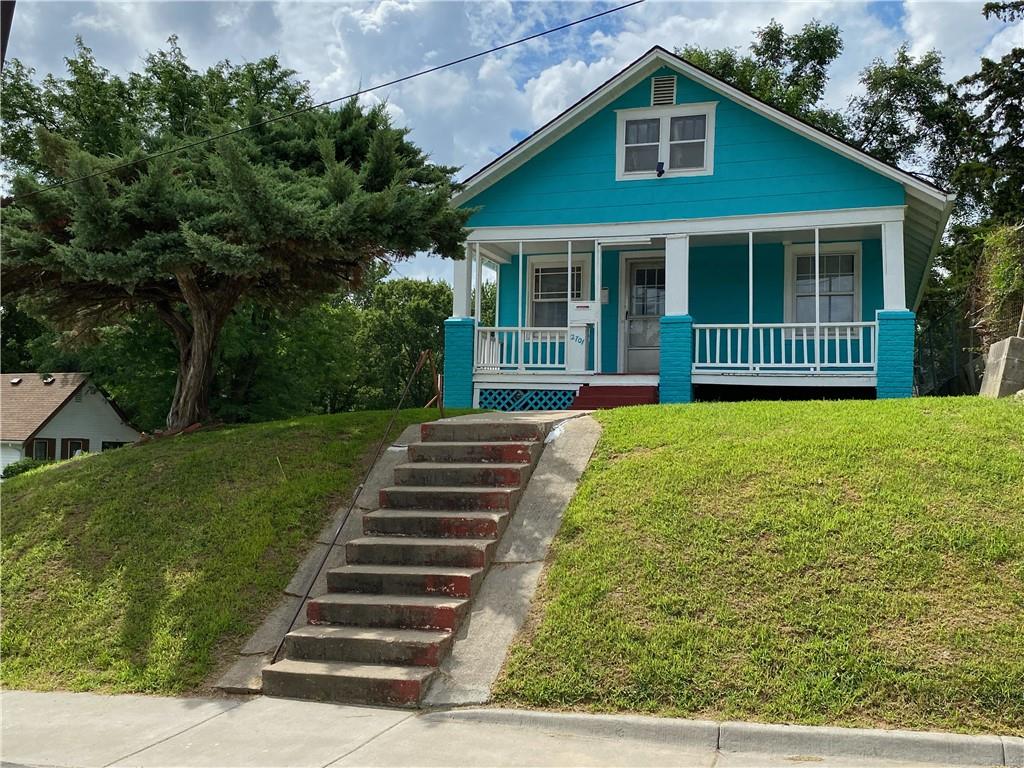 Photo 2 of 2701 Parallel Avenue