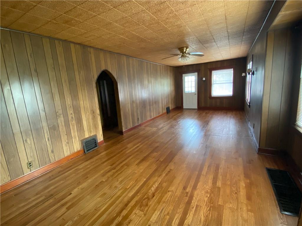 Photo 4 of 2701 Parallel Avenue