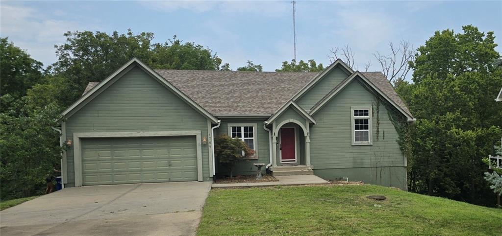 Photo of 1704 Hunter Drive in Olathe, KS