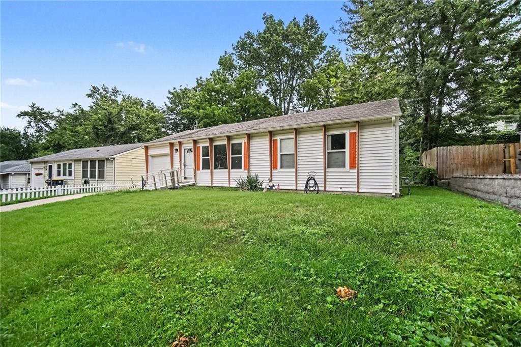 Photo 3 of 4519 N Troost Avenue