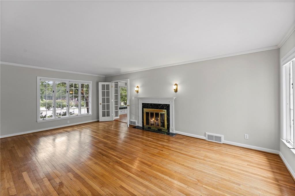 Photo 4 of 437 W 66th Terrace