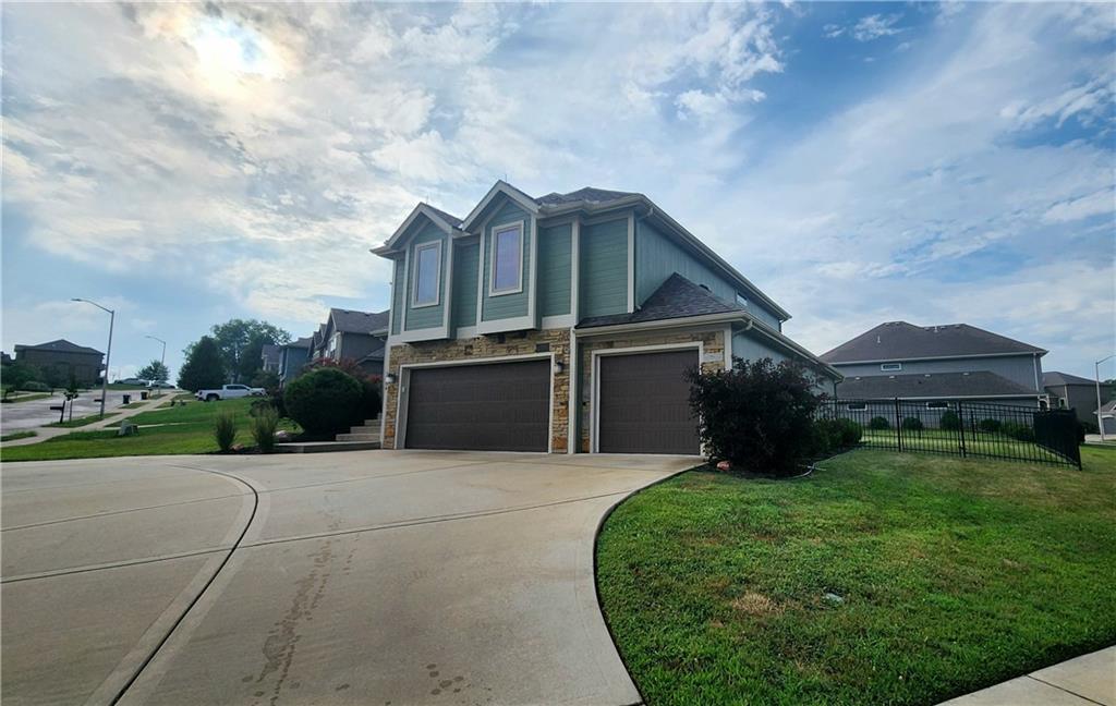 Photo 2 of 7604 N Amoret Avenue