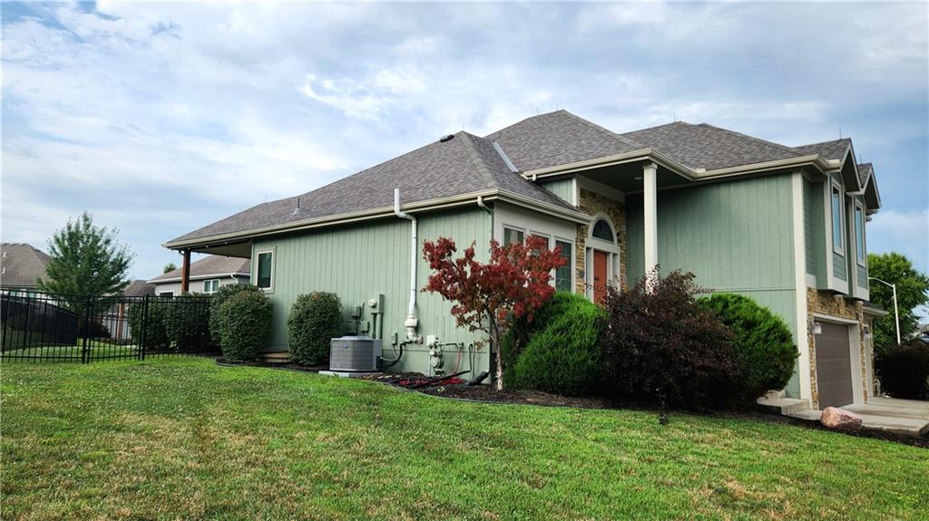 Photo 3 of 7604 N Amoret Avenue
