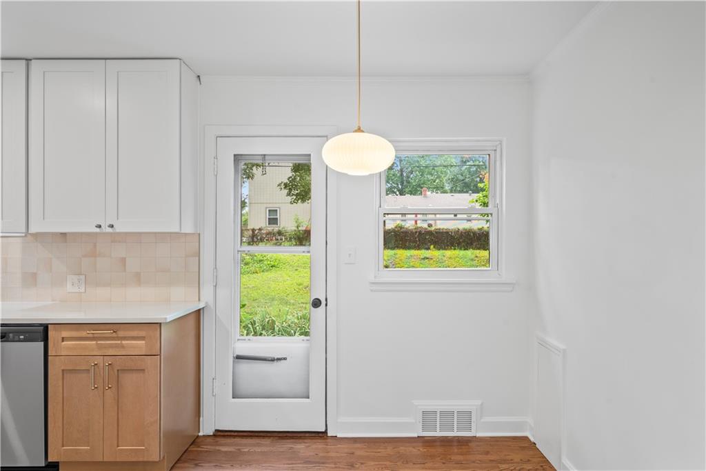 Photo 6 of 3331 S Arlington Avenue