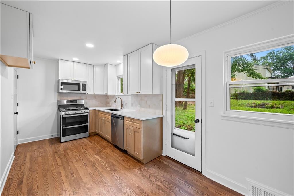 Photo 7 of 3331 S Arlington Avenue